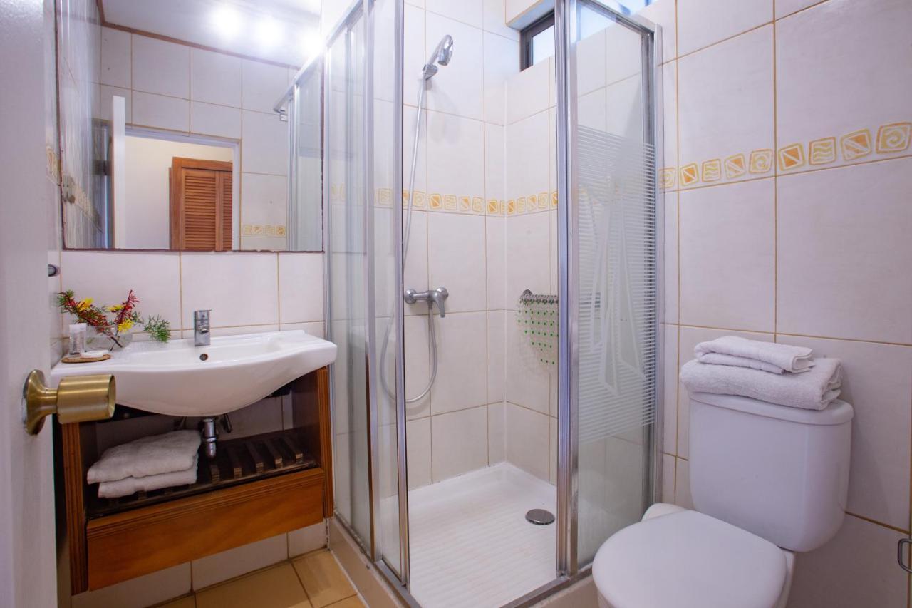 Hostal Uruhao Hanga Roa Exteriör bild