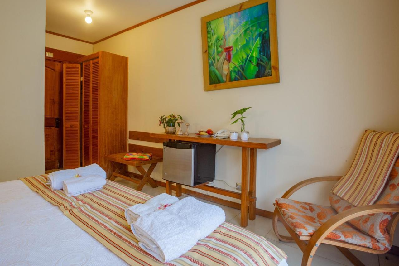 Hostal Uruhao Hanga Roa Exteriör bild