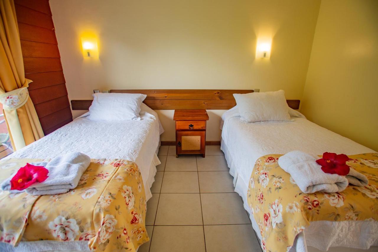 Hostal Uruhao Hanga Roa Exteriör bild