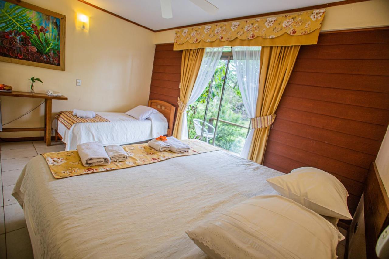 Hostal Uruhao Hanga Roa Exteriör bild