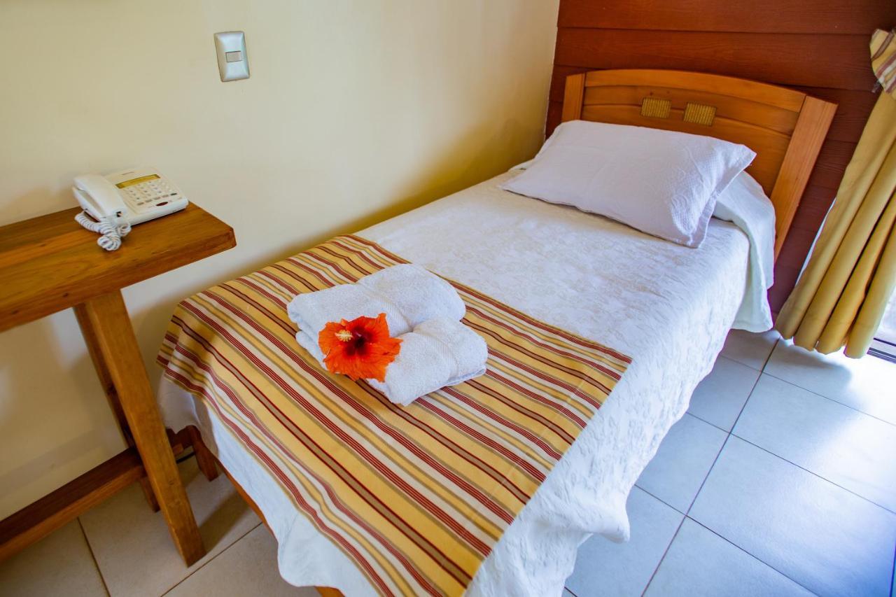 Hostal Uruhao Hanga Roa Exteriör bild