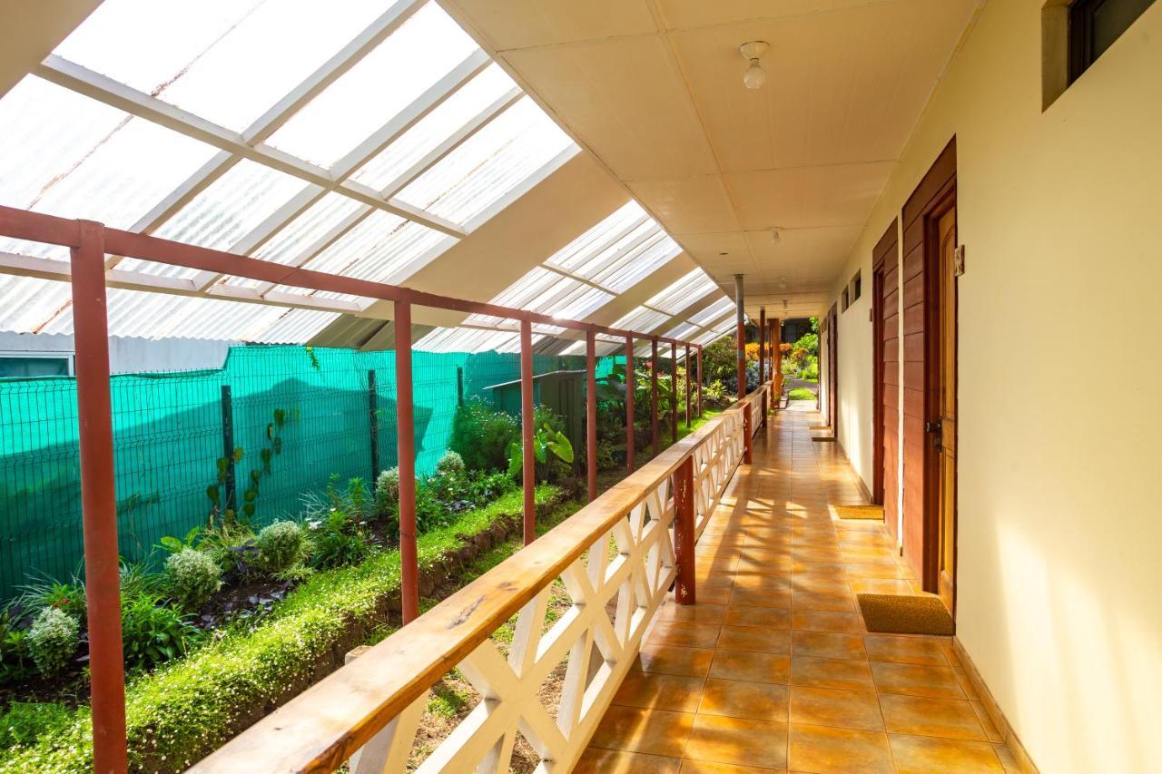 Hostal Uruhao Hanga Roa Exteriör bild