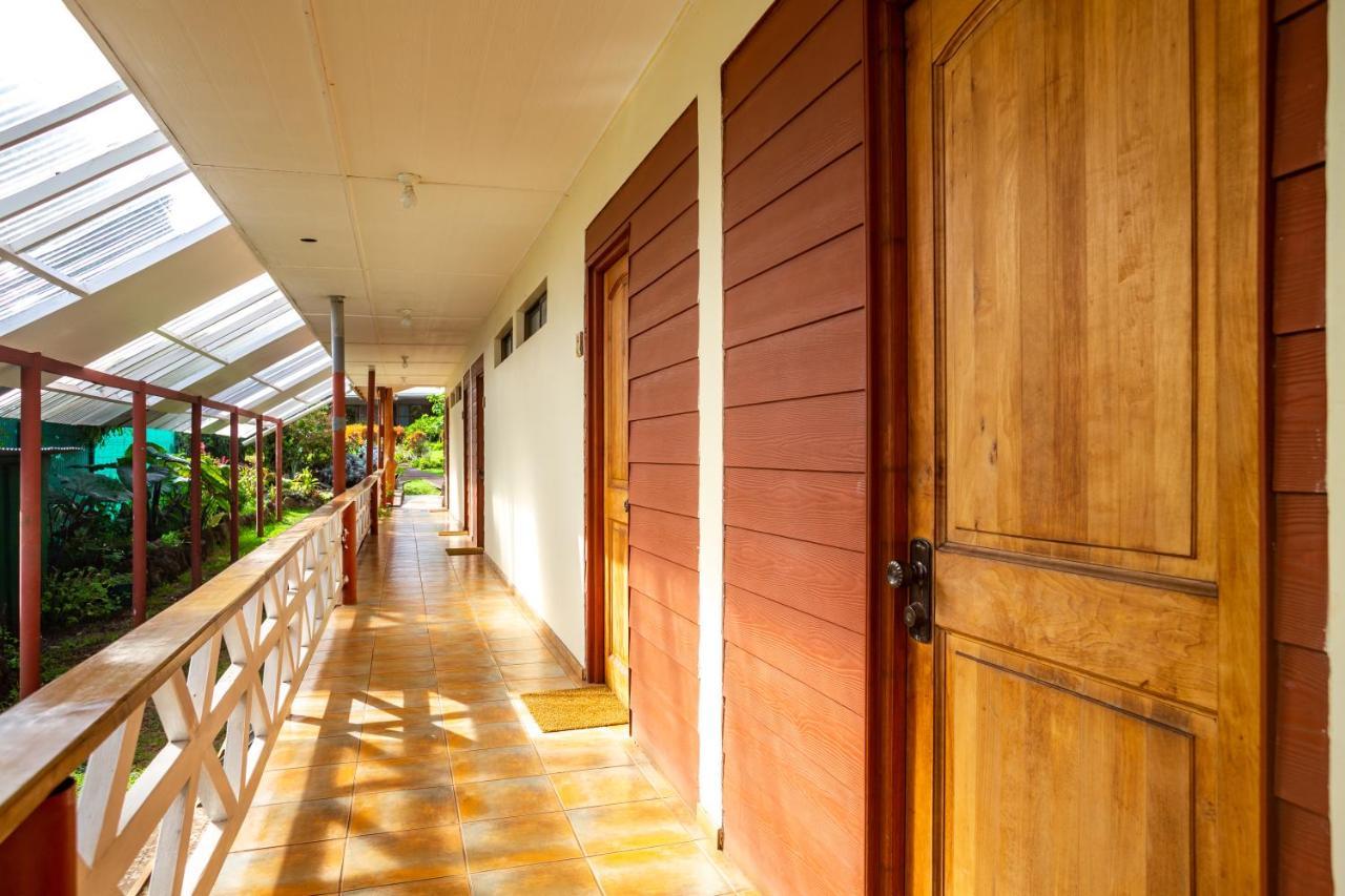 Hostal Uruhao Hanga Roa Exteriör bild