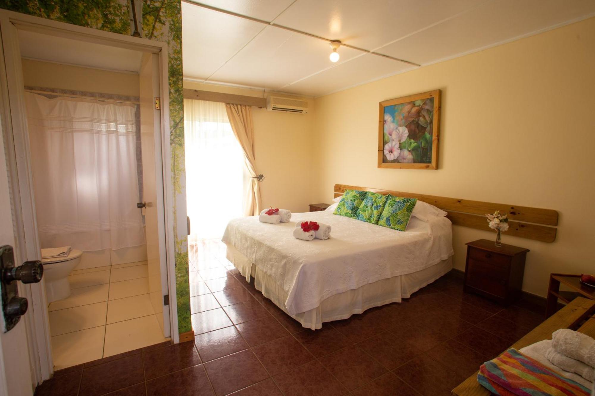 Hostal Uruhao Hanga Roa Exteriör bild